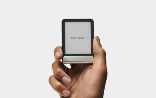 Ledger Reveals New E Ink Touchscreen Flex Wallet