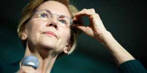 Bitcoin Critic Elizabeth Warren Urges Fed Chair to Make Massive Rate Cut