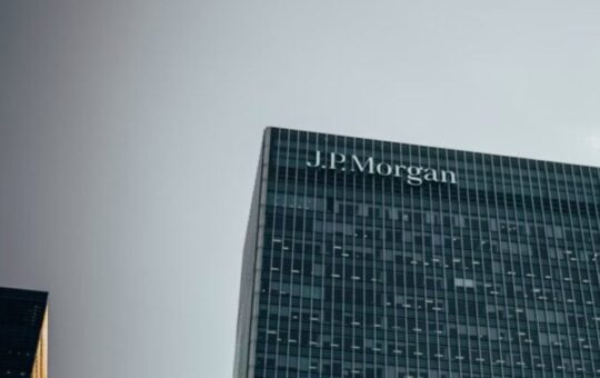 JPMorgan weighs offering Bitcoin, crypto trading to institutional clients